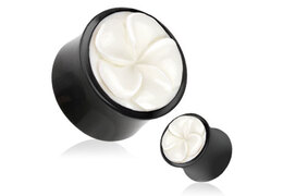 Плаги белый цветок