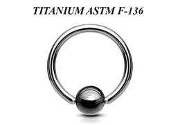 Кольцо из титана с гематитовым шариком